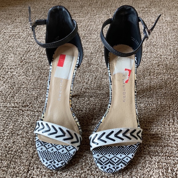 Awesome heels, black and white in front, multi floral in the back - Picture 4 of 4